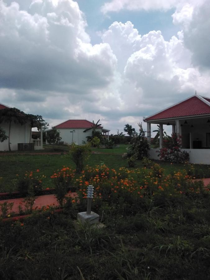 Koh Ker Hotel And Restaurant Phumi Moreal エクステリア 写真